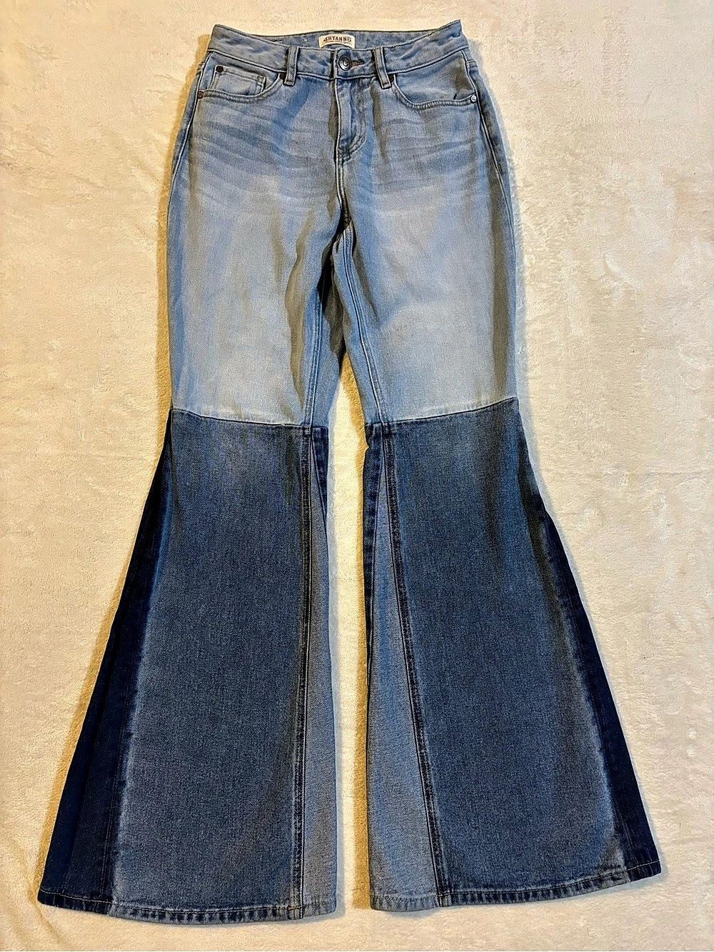 SHYANNE Women's Two Tone Seamed Light Wash High Rise Flare Jeans Two-Tone Size 2